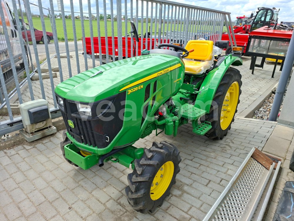 Online aukce: JOHN DEERE  3028 EN 4X4