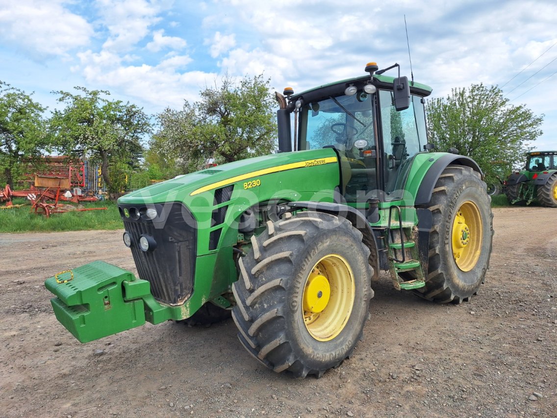 Online aukce: JOHN DEERE  8230 4X4