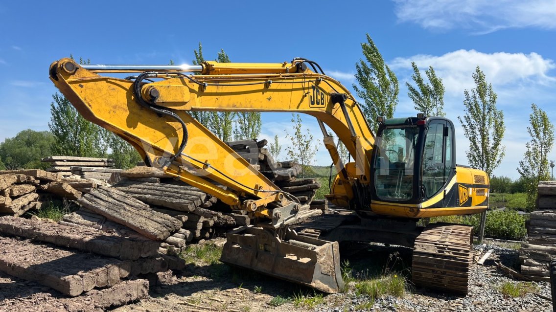 Online auction: JCB  JS 220