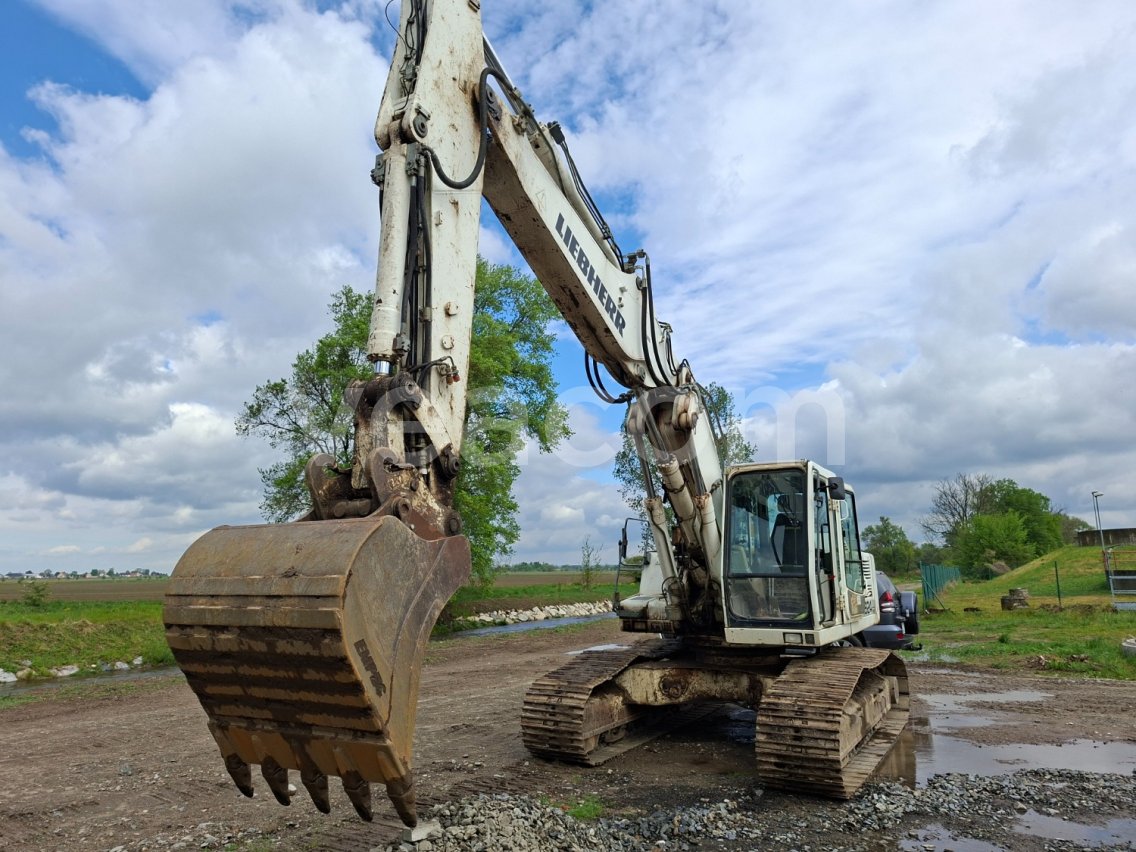 Online auction: LIEBHERR  R 924 B