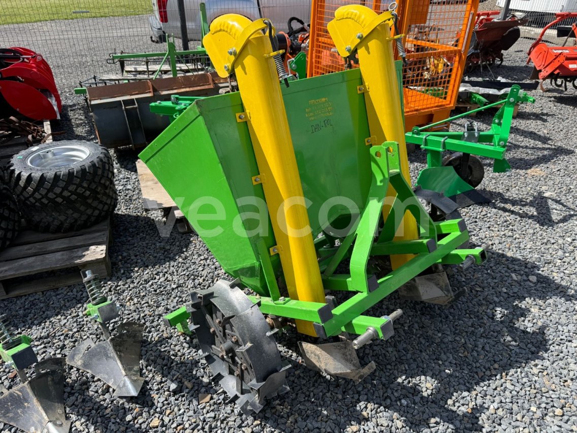 Online aukce:   BOMET S239