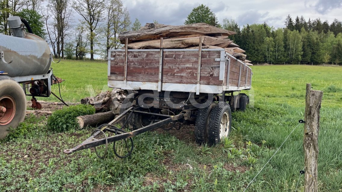 Online aukce:   VŮZ ZA TRAKTOR