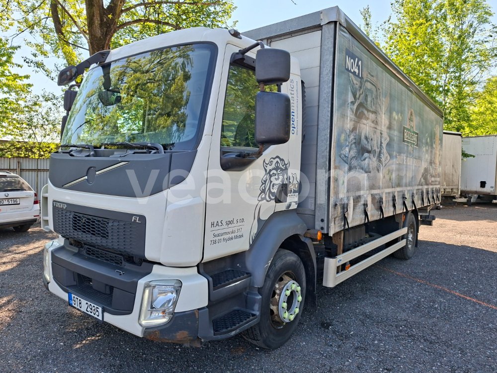 Online auction: VOLVO  FL 210