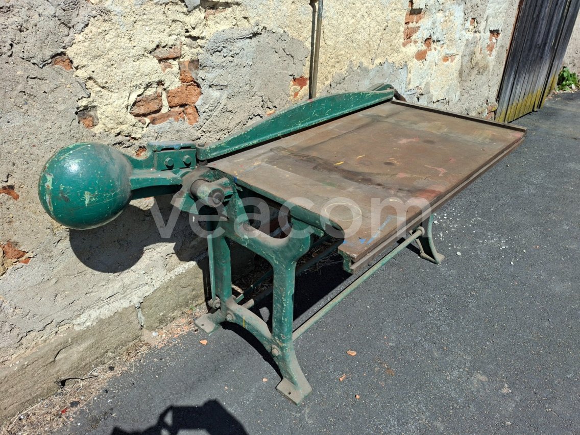 Online aukce:   RUČNÍ STOLOVÉ NŮŽKY NA PLECH 120 X 70 CM