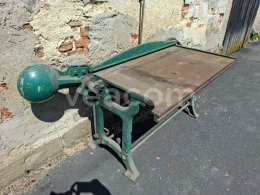 Online aukce:  RUČNÍ STOLOVÉ NŮŽKY NA PLECH 120 X 70 CM