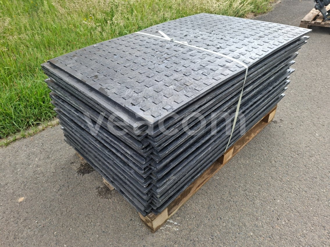 Online aukce:   PŘEJEZDOVÉ PLOTNY 20 KS 77 X 118 CM