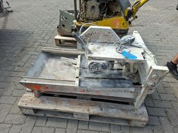 Online aukce:   PILA NA DLAŽBU