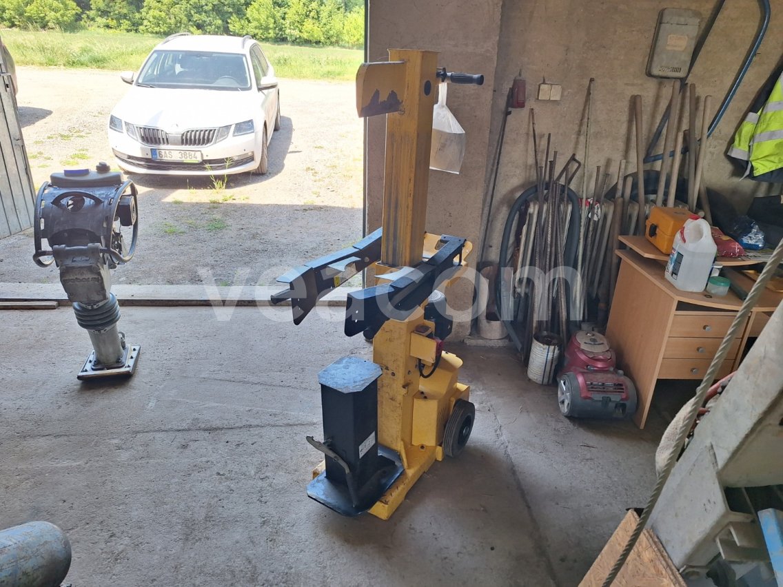 Online aukce:   LOG SPLITTER C092 ŠTÍPAČKA