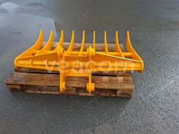 Online aukce: GIYI  HRABĚ NA BAGR