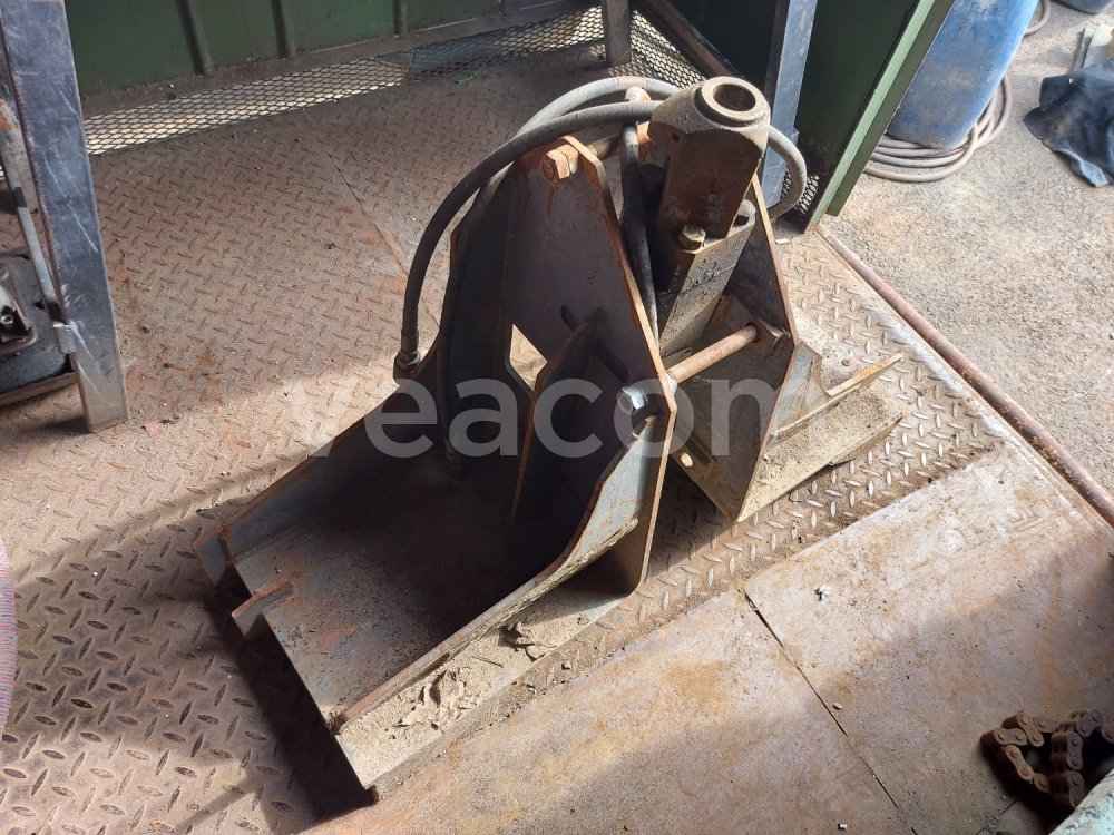 Online auction:  Nástavec na hydraulické kladivo