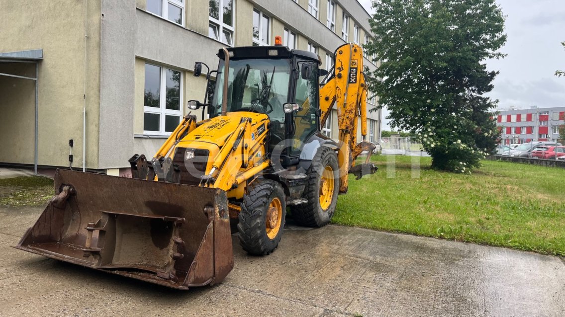 Online aukce: JCB  3 CX 4X4