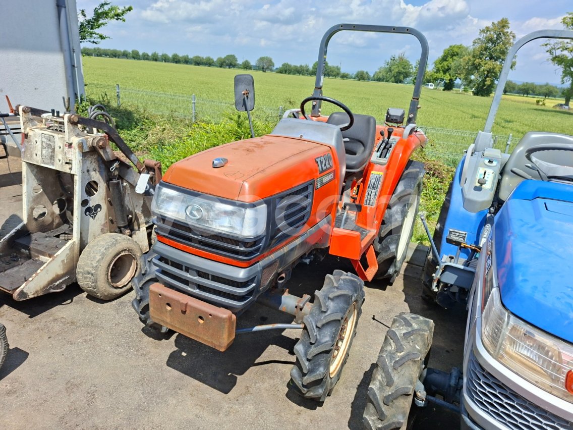 Online aukce: KUBOTA  T-220