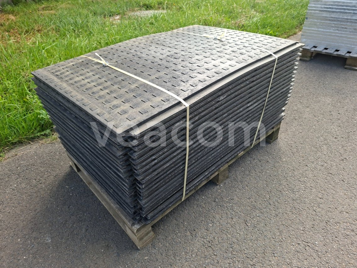Online aukce:   PŘEJEZDOVÉ PLOTNY 20 KS 77 X 118 CM