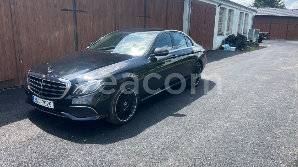 Online aukce: MB  E 220D