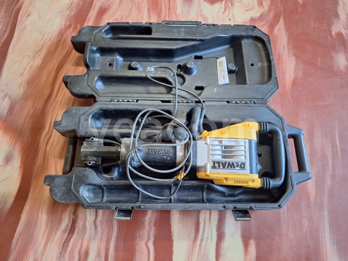 Online aukce:   DEWALT D25960