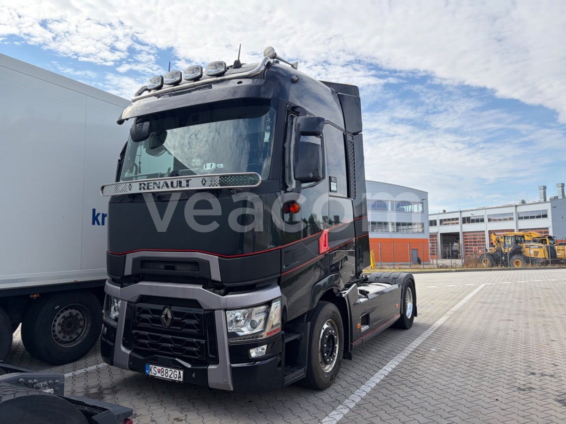 Online aukce: RENAULT  T 520
