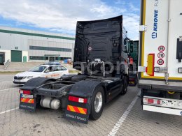 Online aukce: RENAULT  T 520