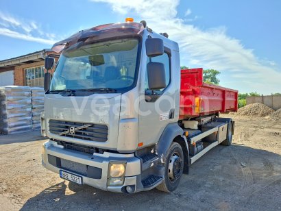 Online auction: VOLVO  FL 240