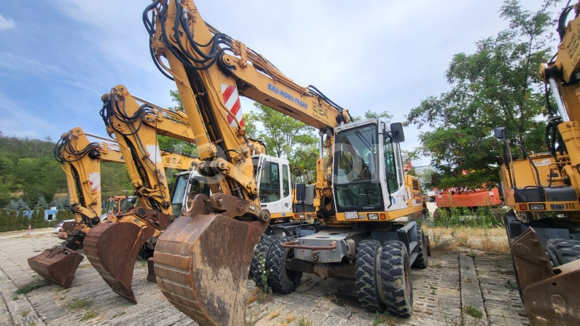 Online aukce: LIEBHERR  A924