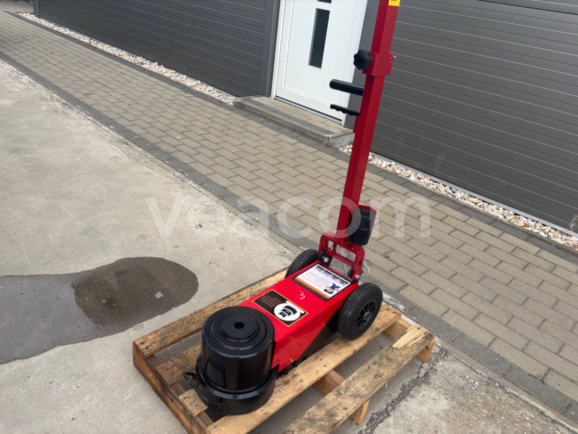 Online aukce:   HYDRAULIC JACKS 100T-2