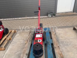 Online aukce:   HYDRAULIC JACKS 80T-2