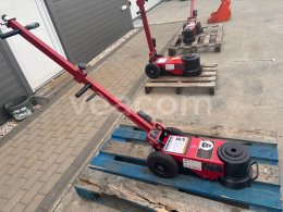 Online aukce:   HYDRAULIC JACKS 80T-2