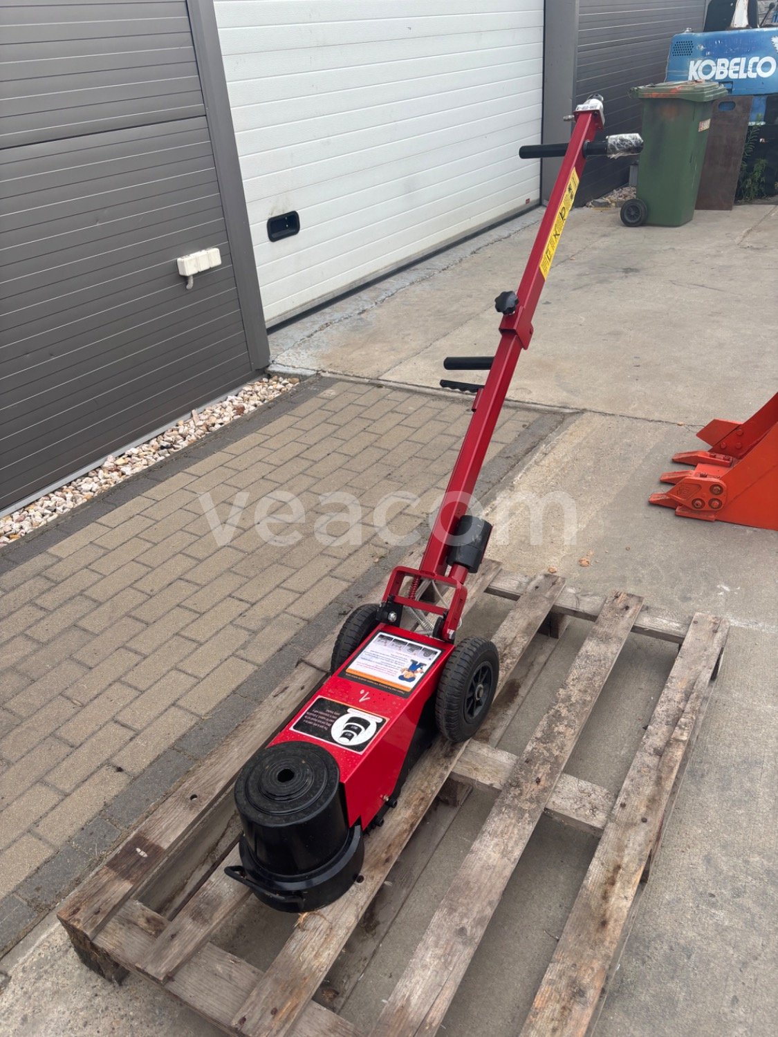 Online aukce:   HYDRAULIC JACKS 80T-2
