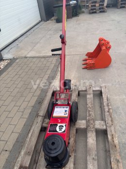 Online aukce:   HYDRAULIC JACKS 80T-2