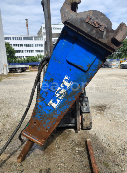 Online árverés:   BOURACÍ KLADIVO LST HM 720