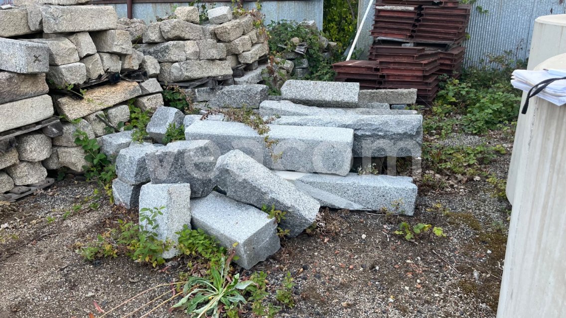 Online aukce:   KAMENNÉ OBRUBNÍKY