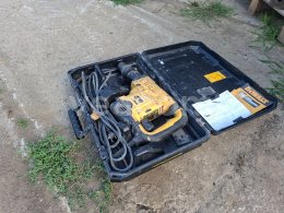 Online aukce:  DEWALT D25831