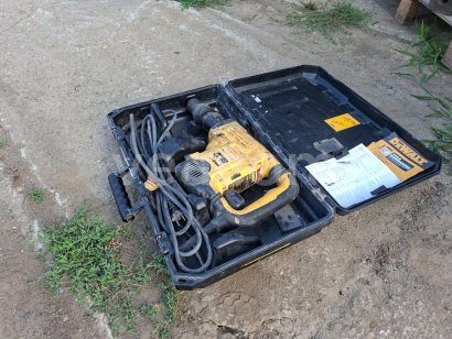 Інтернет-аукціон:  DEWALT D25831