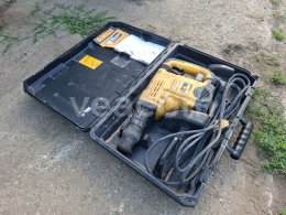 Online aukce:   DEWALT D25831