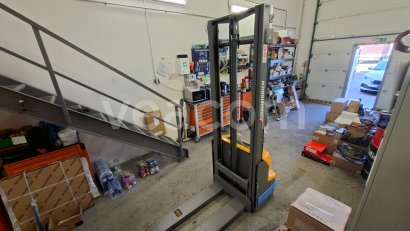 Online aukce: JUNGHEINRICH  AMC 12