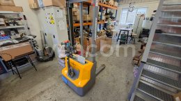 Online aukce: JUNGHEINRICH  AMC 12