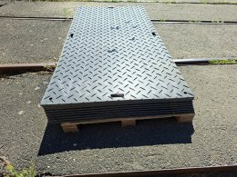 Online aukce:   PŘEJEZDOVÉ POLYETYLENOVÉ PLOTNY 10 KS (1220*2440*15 MM)