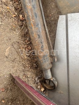 Online aukce:   HYDRAULICKÉ VALCE 2 KUSY
