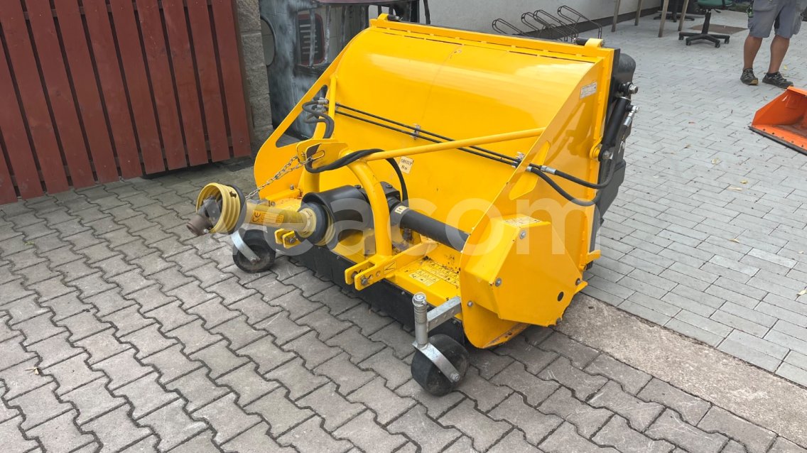 Online aukce:   BISON 1250