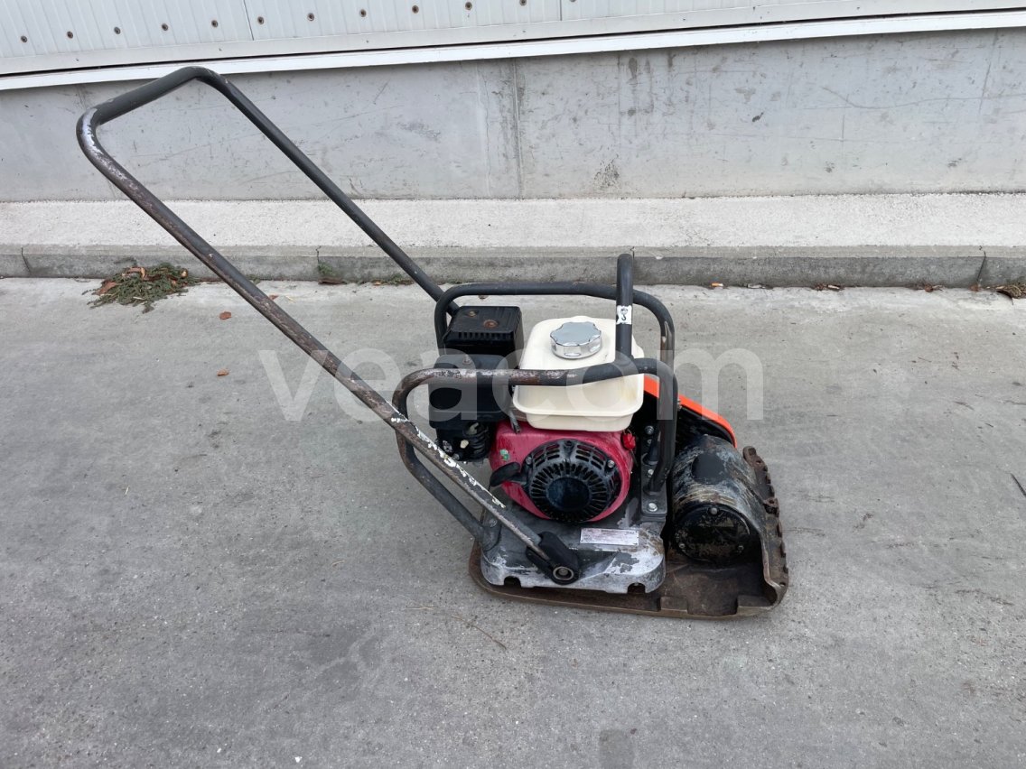 Online aukce: HUSQVARNA  LFV 80