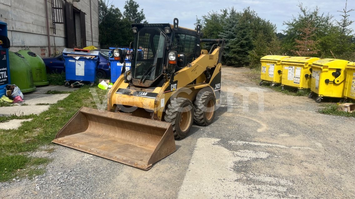 Online aukce: CATERPILLAR  242 B 4X4