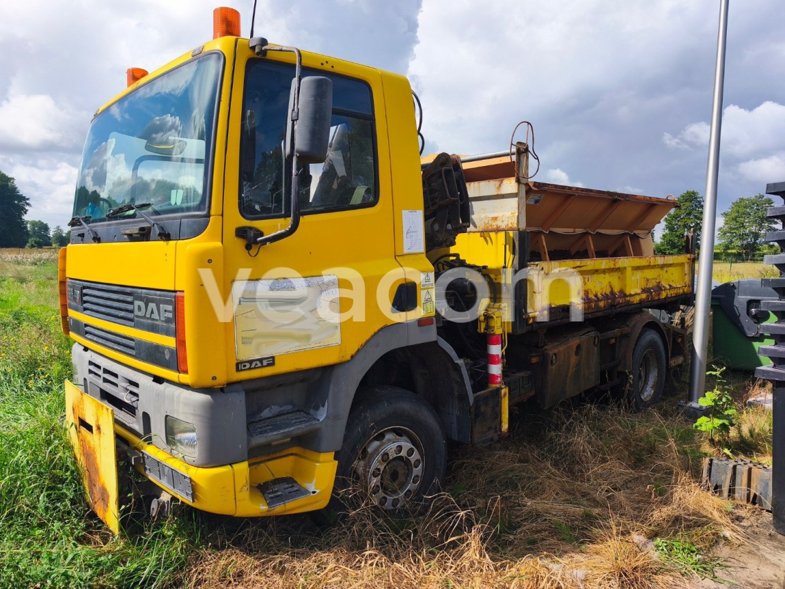 Online aukce: DAF  65.180 + HR