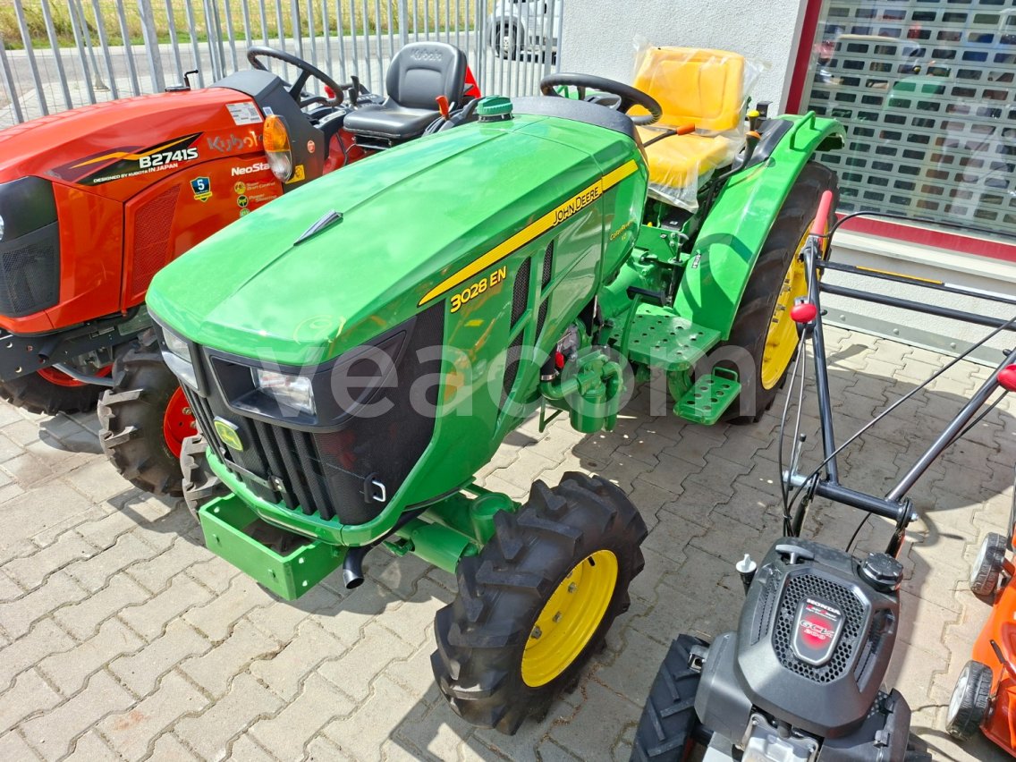 Online aukce: JOHN DEERE  3028 EN