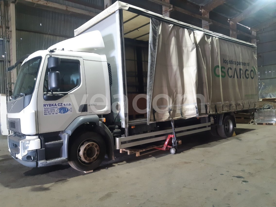 Online auction: VOLVO  FL 280