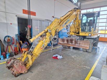 Online árverés: KOMATSU  PW 148 - 8 4X4