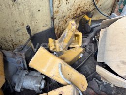 Online aukce:   10 KUSOV ZUBOV NA NAKLADAČ CAT