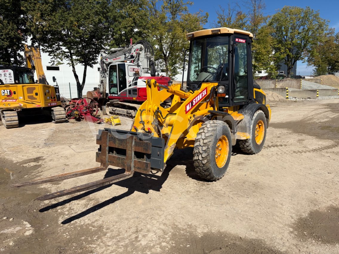 Online aukce: JCB  407 ZX
