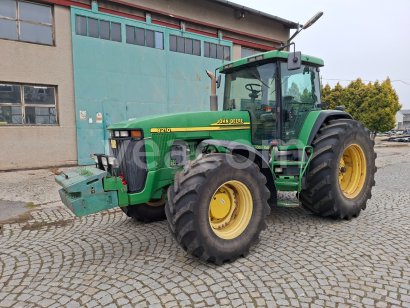 Online aukce: JOHN DEERE  8210 4X4