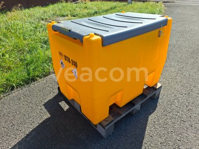 Online aukce:  KLAMEL DTK- 240 TANKOVACÍ NÁDRŽ S ČERPADLEM