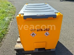 Online aukce:   KLAMEL DTK- 240 TANKOVACÍ NÁDRŽ S ČERPADLEM