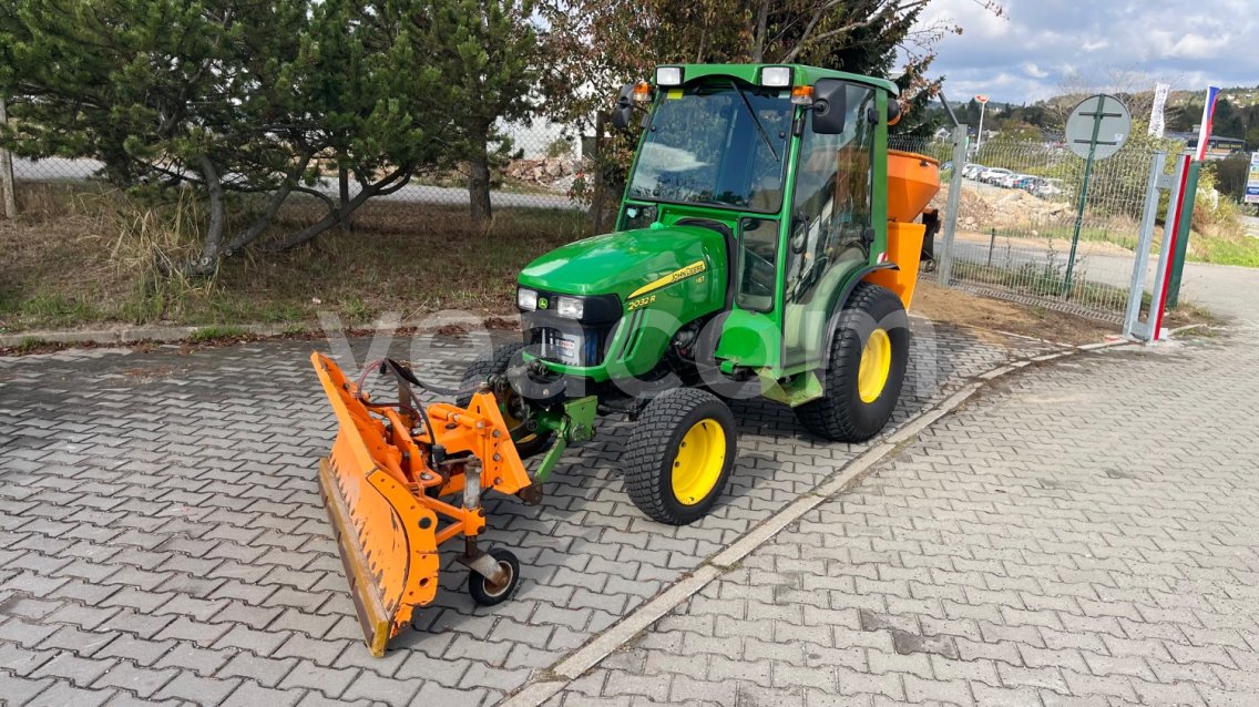 Online aukce:   JOHN DEERE 268 4X4